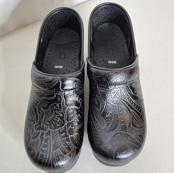 Dansko Professional Black Tooled Leather Clog - Size 9W - Picture 7 of 14